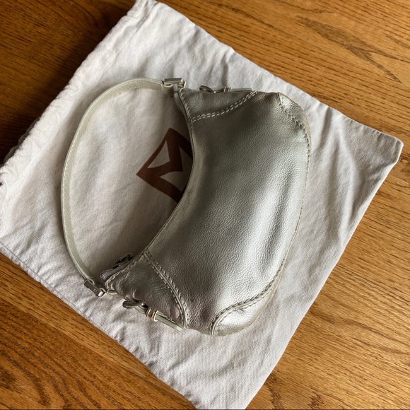 RARE Michael Kors Leather Brook like Demi Bag in Silver - Picture 4 of 5